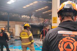 El incendio en una bodega dejó este lunes un saldo de cuatro personas intoxicadas y 188 evacuados en General Escobedo, Nuevo León.