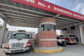 La menor permaneció bajo el cuidado de la mujer hasta la mañana del jueves, cuando ambas acudieron a una estación de Bomberos para solicitar apoyo.Se llevó a la menor a bomberos