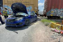 El conductor aseguró que el vehículo se apagó cuando intentó detenerse antes de cruzar las vías.