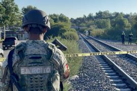 Personal de la Sedena apoyó en el resguardo del área mientras se realizaban las diligencias.