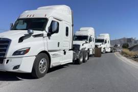 El retorno ubicado en el kilómetro 19 de la carretera Monterrey–Saltillo permanece bloqueado desde el viernes.