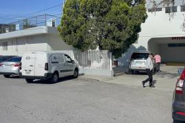 Autoridades acudieron al hospital para tomar conocimiento del deceso y determinar el procedimiento a seguir respecto a la certificación del fallecimiento y la entrega del cuerpo a sus familiares.