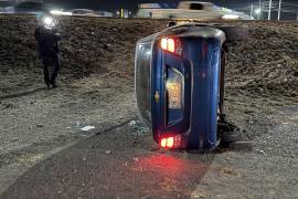 Del autobús pElementos de Tránsito Municipal realizaron el peritaje correspondiente tras el accidente vial.