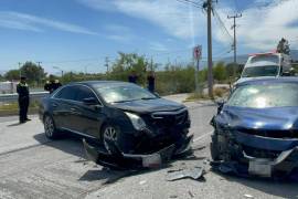 El Cadillac y el Nissan Versa resultaron con daños de consideración tras el choque registrado sobre el Eje Dos.