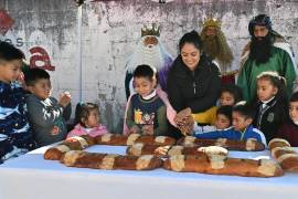 Autoridades municipales y familias compartieron la tradicional Partida de Rosca en colonias de Zaragoza.