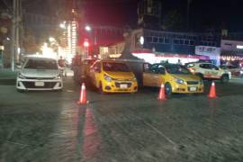 Personal de Transporte Público mantiene vigilancia constante para verificar que los taxis cumplan con las disposiciones municipales.