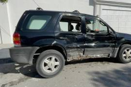 Elementos de la Policía Municipal de Tránsito realizaron el peritaje correspondiente para determinar la mecánica del accidente y deslindar responsabilidades entre los conductores involucrados.