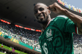 El delantero mexicano sufrió molestias durante su participación con el Al-Qadisiya en la Champions asiática.