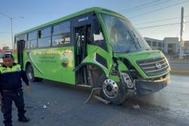 Autoridades aseguraron al operador del camión mientras se realizan las investigaciones para determinar si el uso del teléfono celular fue la causa del percance.