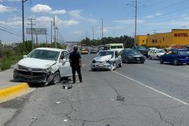 La imprudencia de un conductor provocó que el auto en que viajaba provocara se colisionaran otros tres vehículos.