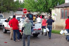 Brigadas de salud realizaron trabajos de saneamiento básico en colonias afectadas por recientes acumulaciones de agua y lodo.