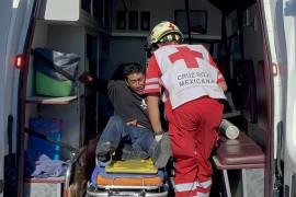 Orlando Alfredo, de 23 años , se negaba a ser trasladado a un hospital, aunque fue convencido por paramédicos de la Cruz Roja.