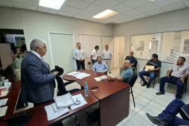 El grupo de inconformes se presentó en las oficinas del magistrado Ricardo López Campos, para exponer las deficiencias que, afirman, imperan en el Poder Judicial de Coahuila.