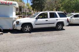 El accidente ocurrió frente a la Alameda 20 de Noviembre, causando daños materiales y una crisis nerviosa a las cocineras.