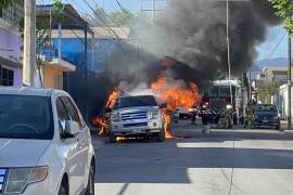 Una mujer fue atendida por paramédicos tras presentar malestares por inhalación de humo.