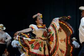 La Compañía de Danza Folklórica Nahucalli de Torreón realizó su presentación inaugural en el Teatro de la Ciudad.