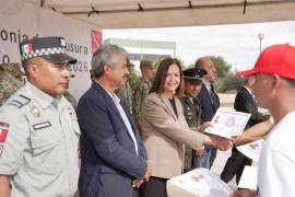 La alcaldesa Sara Irma Pérez Cantú felicitó a los participantes por concluir su preparación y los exhortó a poner en práctica los valores aprendidos durante el servicio.