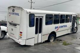 El el pavimento cedió bajo un transporte de DM Control, al recoger a un pasajero.