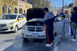 Locatarios y testigos del incendio intentaron contener el fuego con extintores antes de la llegada de los cuerpos de emergencia.