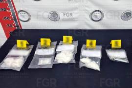 Durante el operativo se decomisaron más de 500 gramos de metanfetamina, además de dinero en efectivo y una pipa de vidrio.