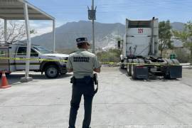 El camión de la empresa ESL en el que ocurrió el trágico incidente durante el viaje de Veracruz a Nuevo Laredo.