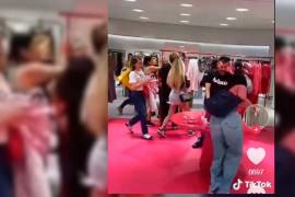 Mujeres arrasan con colección de Barbie de Zara en tienda de Guadalajara (videos)