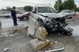 El conductor de una Jeep Liberty perdió el control de la unidad tras quedarse dormido mientras circulaba sobre el periférico Luis Echeverría Álvarez.