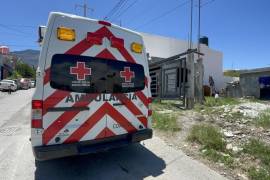 Elementos de seguridad municipal y paramédicos de la Cruz Roja acudieron a un domicilio de la colonia Lomas de Zapalinamé tras el reporte de una persona sin vida, donde confirmaron el fallecimiento de un hombre de 41 años.