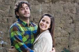 Soy tu fan es protagonizada por Ana Claudia Talancón y Martín Altomaro.