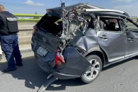La camioneta Honda CR-V quedó dañada en los costados tras el accidente en el carril de acceso al parque industrial Santa María.