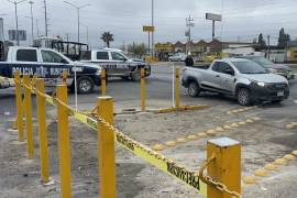 El fallecimiento ocurrió a un costado de la gasolinera Oxxo Gas Aeropuerto, donde llegaron las autoridades ministeriales.