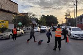 Autoridades exhortaron a respetar los límites de velocidad y evitar dobles filas en zonas escolares para reducir riesgos y proteger a estudiantes y peatones.