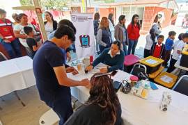 Con la Brigada “Lobos en tu colonia” se ofrecieron servicios de salud como toma de presión, mediciones de peso, talla y glucosa, además de consultas médicas.