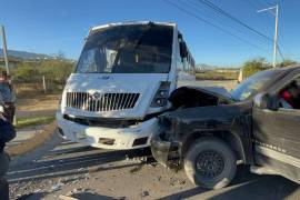 Oficiales de tránsito aseguraron los vehículos involucrados en el siniestro vial.