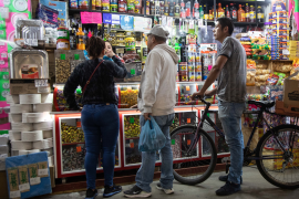 Estos impuestos aplicados a productos importados pueden parecer lejanos, pero tienen un impacto directo en los precios que pagas diariamente.