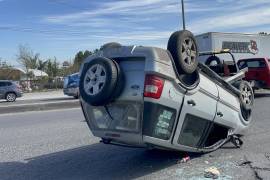 El accidente ocurrió en el cruce del bulevar Luis Donaldo Colosio y Jesús Valdés Sánchez, donde se desplegó personal de la Policía Municipal.