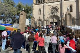 Más de mil 200 personas, entre taxistas y conductores de plataformas digitales, participaron en la peregrinación organizada por la UNTA rumbo al recinto guadalupano.