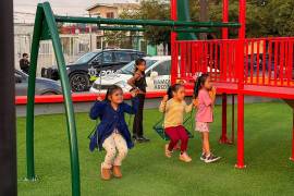 La Plaza Texcoco, en la colonia Analco, cuenta con pasto sintético, juegos infantiles, palapa y nuevas luminarias tras su rehabilitación.