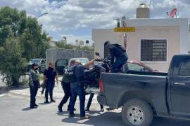 Durante la intervención judicial, agentes de investigación inspeccionaron el inmueble señalado en denuncias ciudadanas, donde localizaron diversas sustancias, entre ellas material identificado como LSD.
