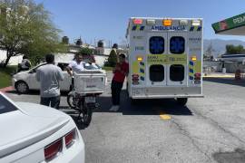 Un motociclista resultó lesionado luego de que un automóvil cambiara de carril y se atravesara en su camino sobre la calle José María La Fragua.