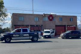 Familiares de un adulto mayor acudieron a una estación de bomberos en busca de auxilio; sin embargo, el hombre fue declarado sin vida tras fallidos intentos de reanimación.
