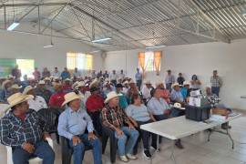 Productores ganaderos y autoridades participaron en una reunión informativa sobre las acciones para contener el gusano barrenador.