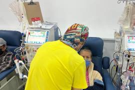 Familiares de pacientes con insuficiencia renal exigieron al IMSS garantizar la continuidad del servicio de hemodiálisis en la ciudad.