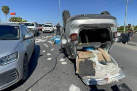 Automovilistas que circulaban por la zona realizaron el reporte a los números de emergencia tras presenciar el accidente que movilizó a cuerpos de auxilio y autoridades viales.