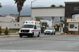 Socorristas de la Cruz Roja acudieron al sector tras la llamada al sistema de emergencias 911, confirmando minutos después que la joven ya no contaba con signos vitales.