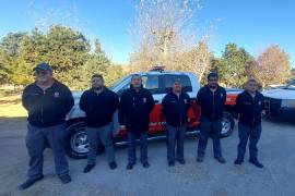 Personal de PC entrega notificaciones en distintos sectores de la ciudad.