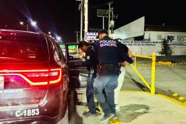 El conductor fue detenido por policías municipales tras ser reportado en grupos de seguridad.