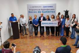 Super Gutiérrez otorgará 900 becas a estudiantes vulnerables de Monclova, gracias al programa “Redondeo para Becas de Gutiérrez 2024”, que logró reunir 900 mil pesos.