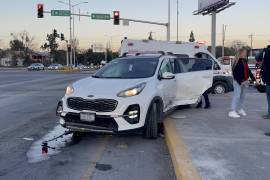 La camioneta Kia Sportage fue proyectada tras el impacto del Honda que no respetó los cambios viales en la zona.