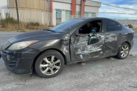 El Mazda 3 intentó incorporarse a la carretera cuando fue impactado por el tráiler.